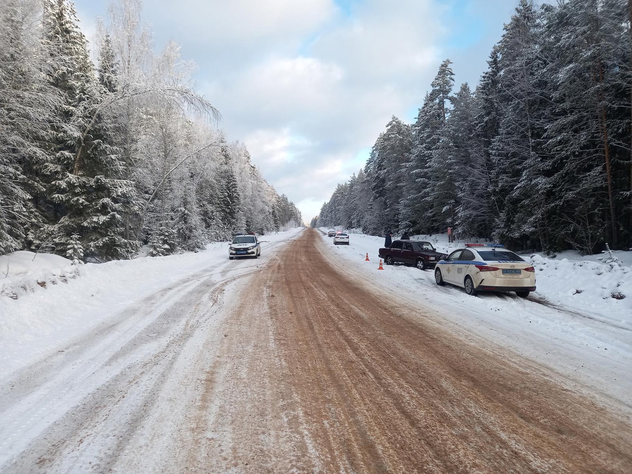 Сразу две машины наехали на пожилого велосипедиста в Тверской области