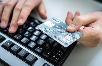 QR-коды стали помогать мошенникам обманывать жителей Тверской области