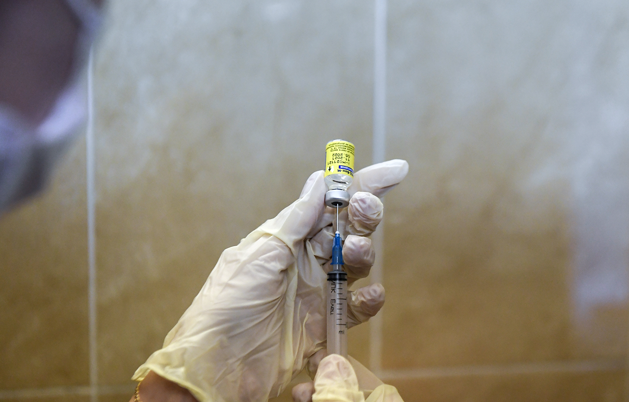 Первые записавшиеся подростки Тверской области уже сделали прививку против коронавируса