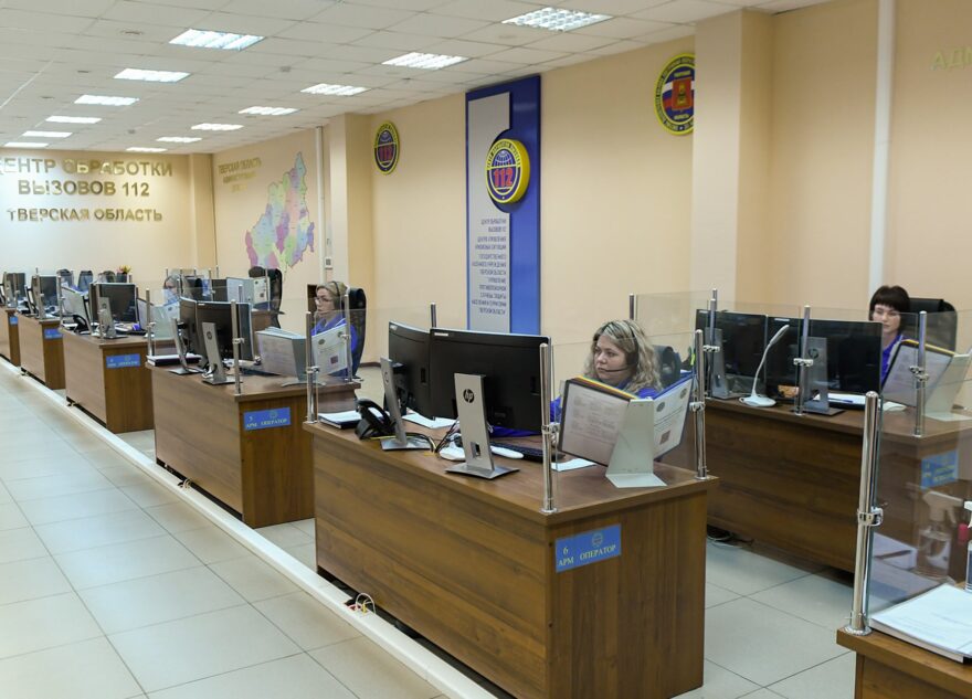 Губернатор Игорь Руденя поздравил сотрудников Центра обработки вызовов 112 с пятилетием службы