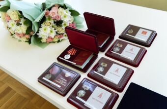 Накануне Дня защитника Отечества жителям Тверской области вручили государственные и региональные награды Накануне Дня защитника Отечества жителям Тверской области вручили государственные и региональные награды