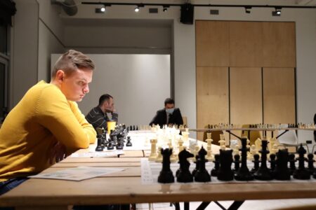 В Твери прошел второй сеанс одновременной игры в медвежьи шахматы В Твери прошел второй сеанс одновременной игры в медвежьи шахматы