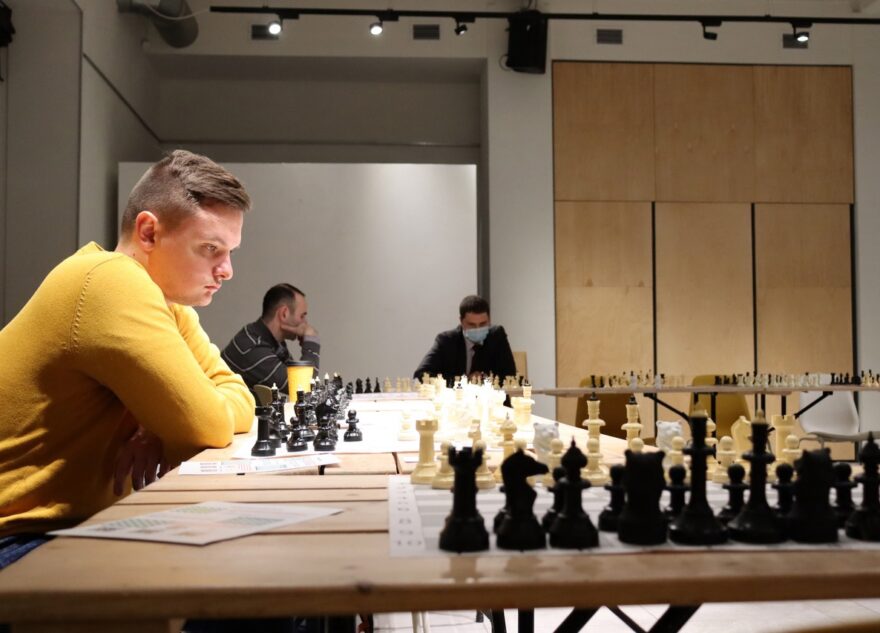 В Твери прошел второй сеанс одновременной игры в медвежьи шахматы