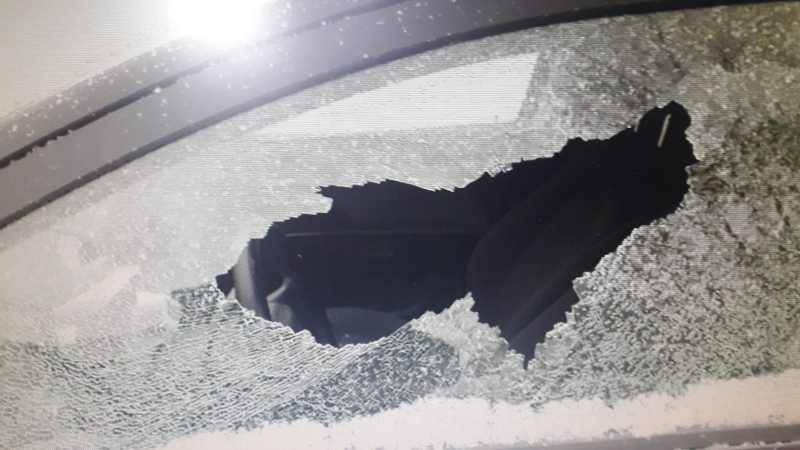 Житель Тверской области разбил стекла в машине бывшей из-за ссоры с новой возлюбленной