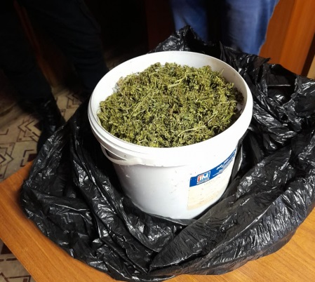 В Тверской области задержали мужчину с ведром марихуаны