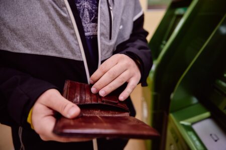 Доверчивый житель Тверской области отдал мошенникам миллион рублей