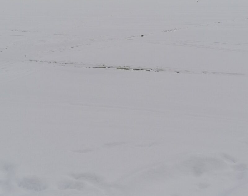 Жителей города в Тверской области попросили не кататься с горок у реки