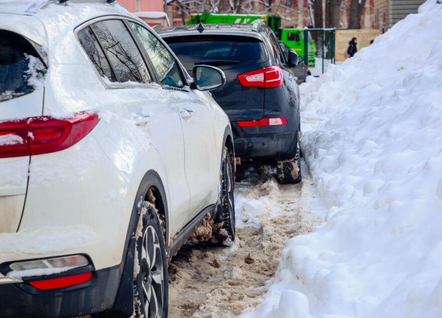 Дорожники в Тверской области ответили рублём за снег в городе
