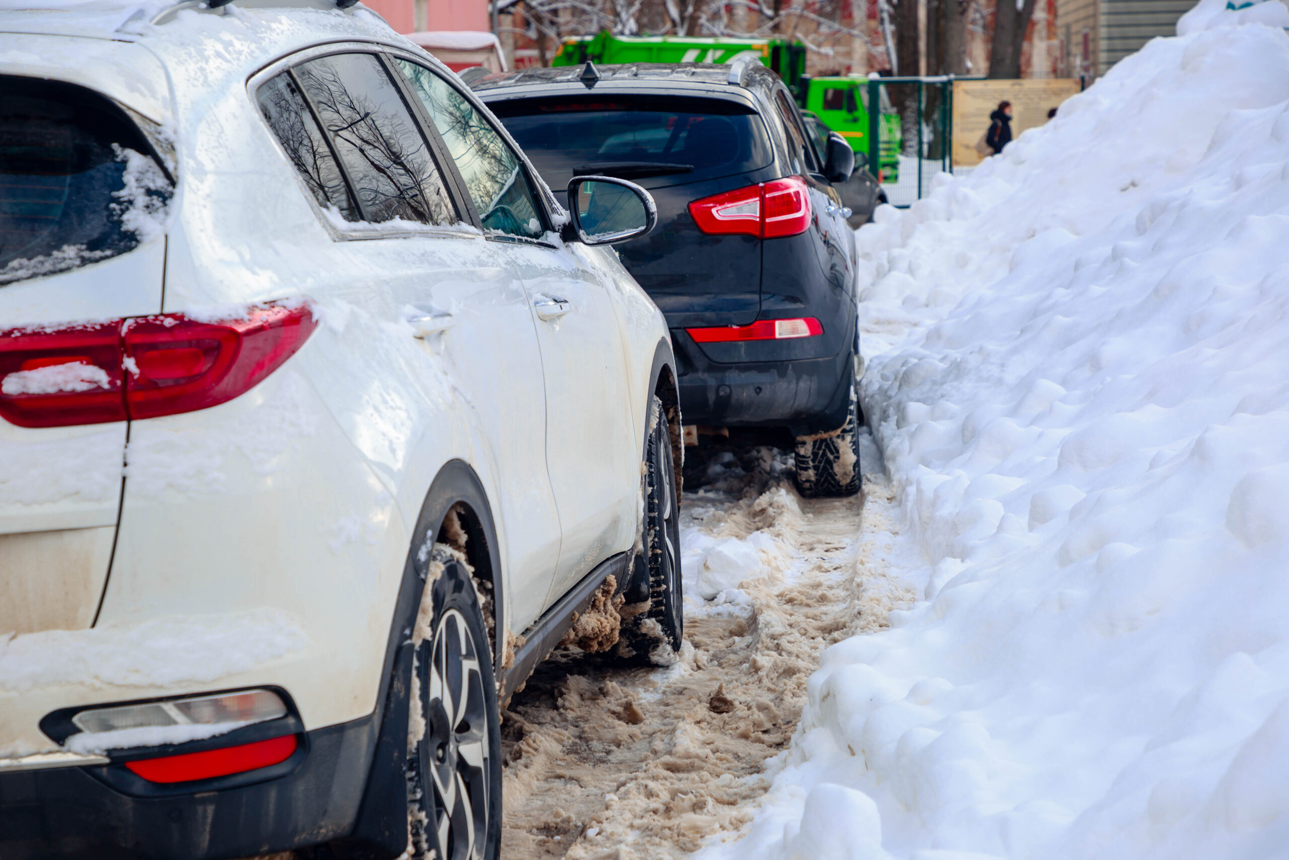 Дорожники в Тверской области ответили рублём за снег в городе
