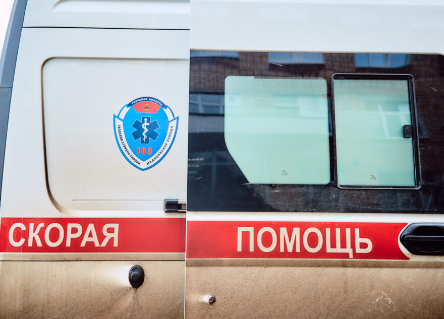 В Тверской области фельдшер шла пешком, чтобы помочь пациенту в деревне В Тверской области фельдшер шла пешком, чтобы помочь пациенту в деревне