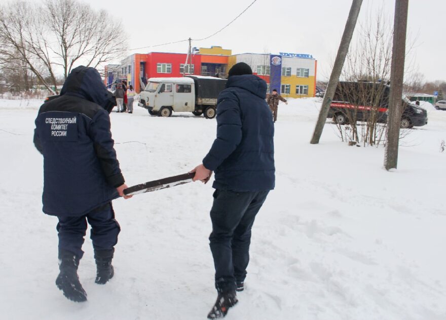После падения ребёнка в канализационный люк в Тверской области возбудили уголовное дело После падения ребёнка в канализационный люк в Тверской области возбудили уголовное дело