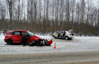 Четыре человека пострадали в столкновении двух иномарок в Тверской области Четыре человека пострадали в столкновении двух иномарок в Тверской области