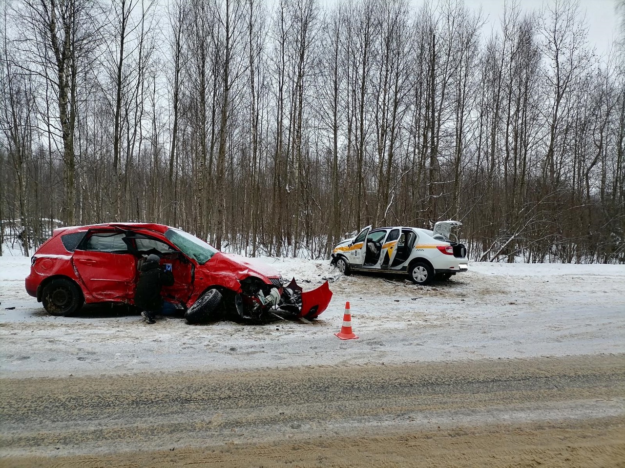 Четыре человека пострадали в столкновении двух иномарок в Тверской области