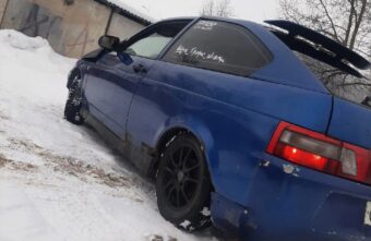 В поселке под Тверью угнали приметную машину