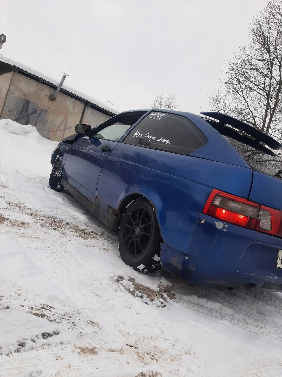 В поселке под Тверью угнали приметную машину