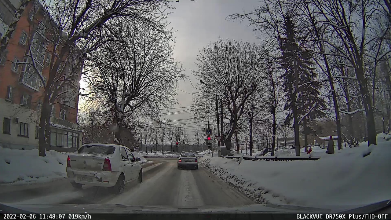 «Поторопился»: в Твери разыскали нарушителя ПДД, который попал на видео