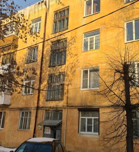 В Твери наледь с крыши дома упала на 15-летнюю девочку