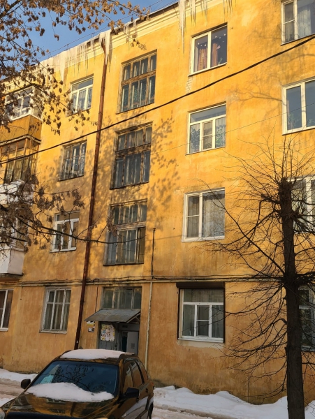 В Твери наледь с крыши дома упала на 15-летнюю девочку