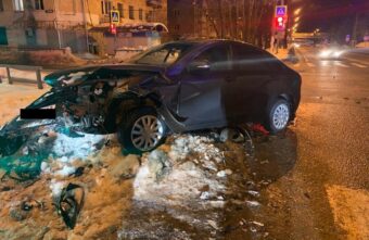 Два человека пострадали в столкновении "Ниссана" и "Лады" в Тверской области