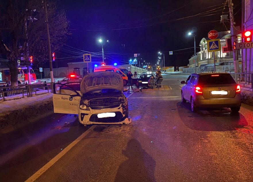 19-летняя девушка пострадала в аварии в центре Твери