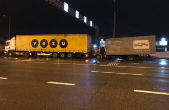 Водитель грузовика скончался по пути в больницу после ДТП в Тверской области