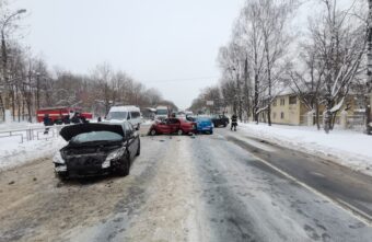 Три человека пострадали в ДТП с четырьмя автомобилями в Твери Три человека пострадали в ДТП с четырьмя автомобилями в Твери