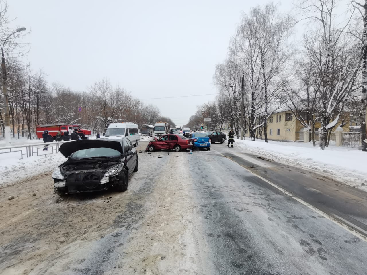 Три человека пострадали в ДТП с четырьмя автомобилями в Твери