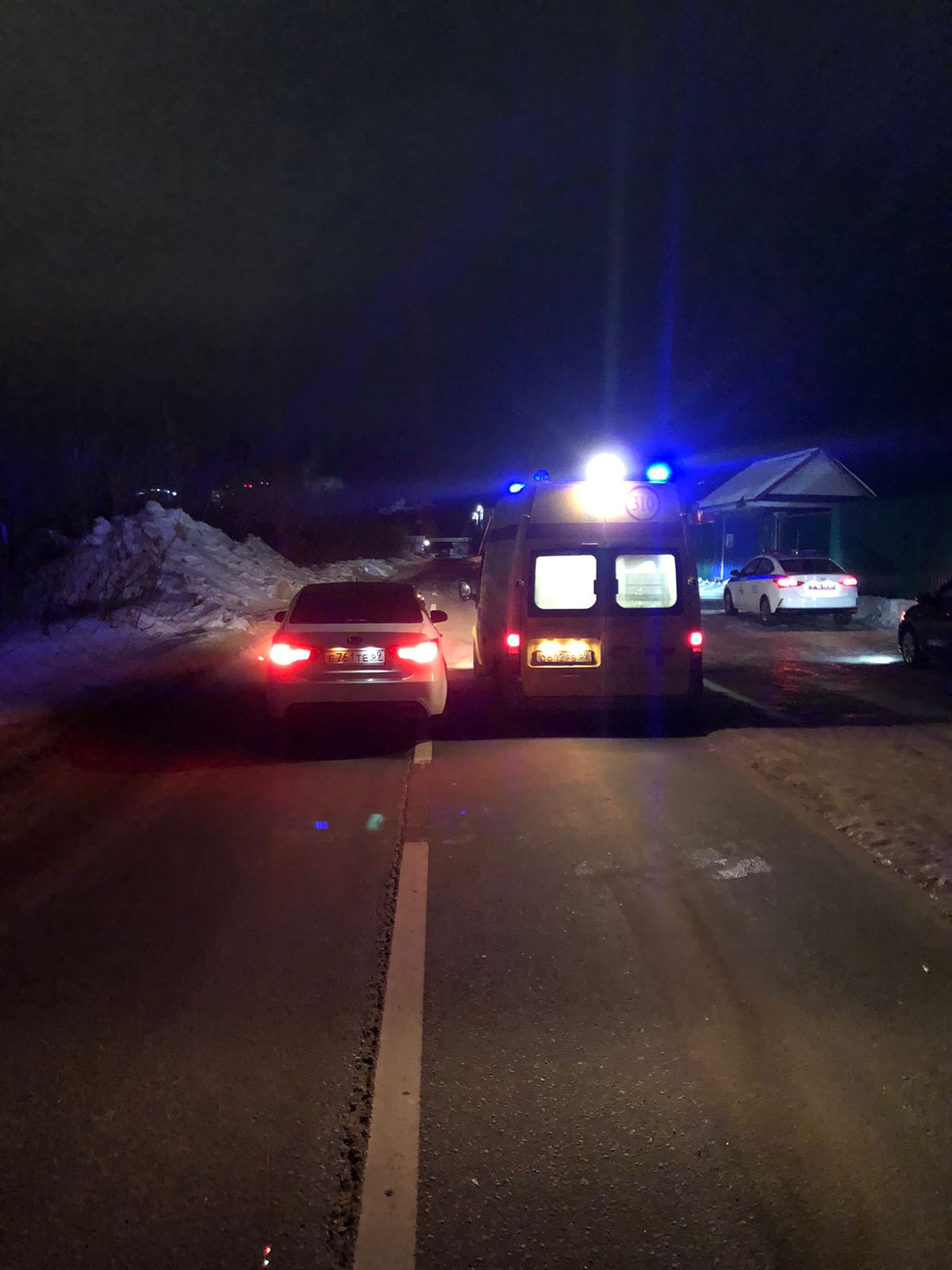 Пьяного пешехода сбили на обочине в Твери