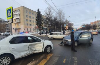 В Твери из-за нарушителя женщина получила травмы в ДТП