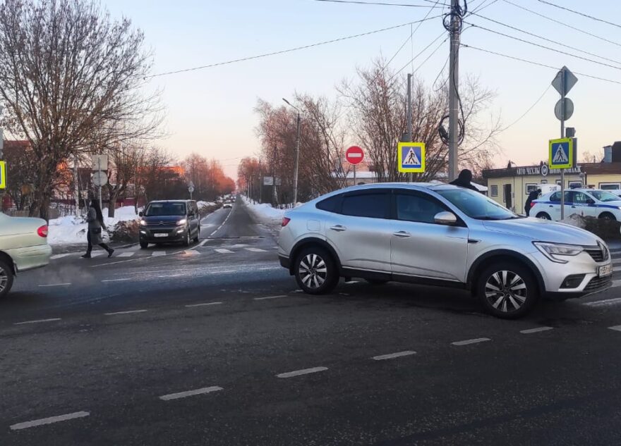 В Твери водитель "Рено" сбил пешехода: женщина получила серьёзные травмы В Твери водитель "Рено" сбил пешехода: женщина получила серьёзные травмы