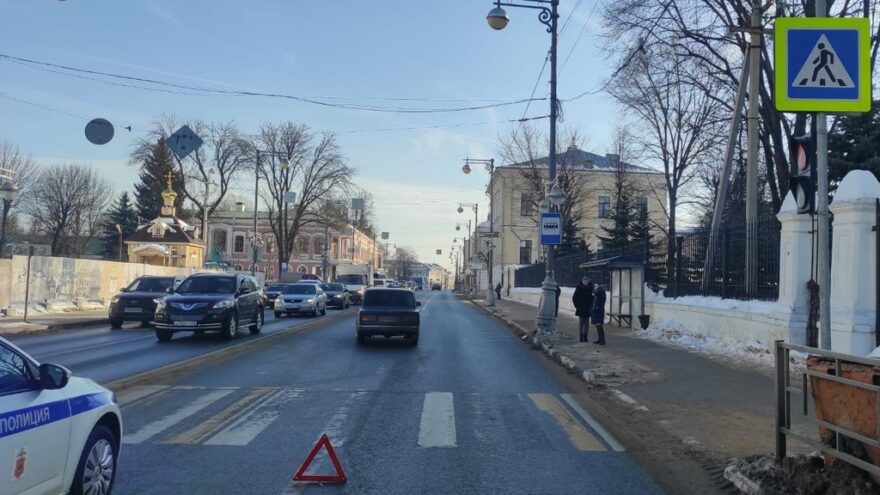 Девушка попала под колёса машины на "зебре" в Твери