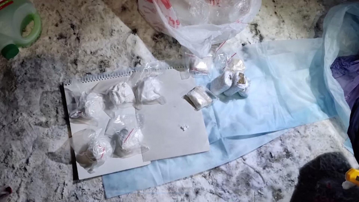 Наркокурьер из Тверской области пытался сбыть больше 7 килограммов наркотиков