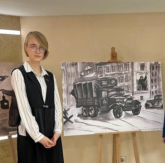 Рисунок школьницы из Вышнего Волочка стал одним из лучших на конкурсе в Совете Федерации