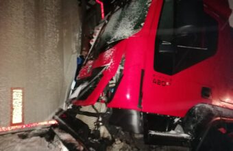 В Тверской области водитель фуры погиб в тройном ДТП В Тверской области водитель фуры погиб в тройном ДТП