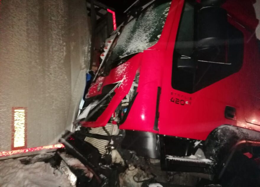 В Тверской области водитель фуры погиб в тройном ДТП