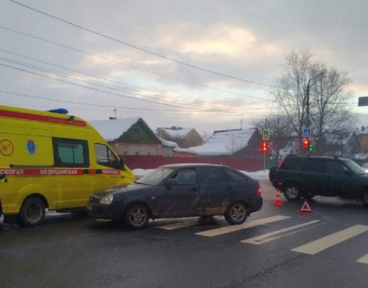 Две женщины попали под колёса машины на зебре в Твери
