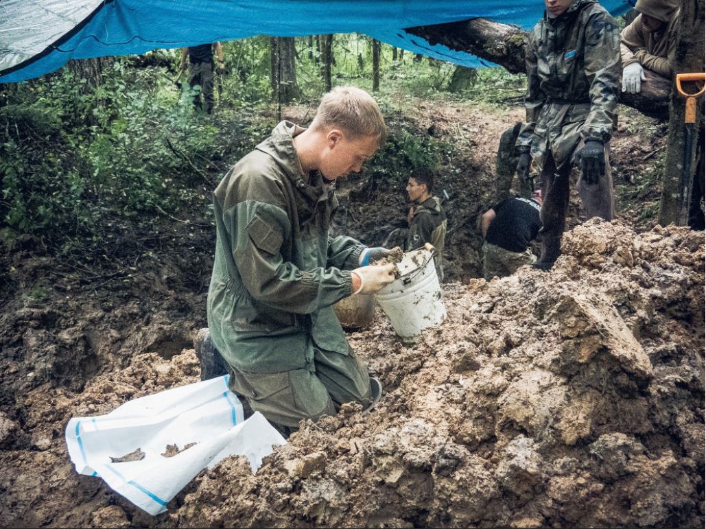 Поисковики выяснили судьбу экипажа Пе-2, разбившегося в Тверской области