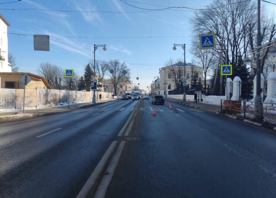 Появились подробности наезда ВАЗа на девушку в центре Твери Появились подробности наезда ВАЗа на девушку в центре Твери
