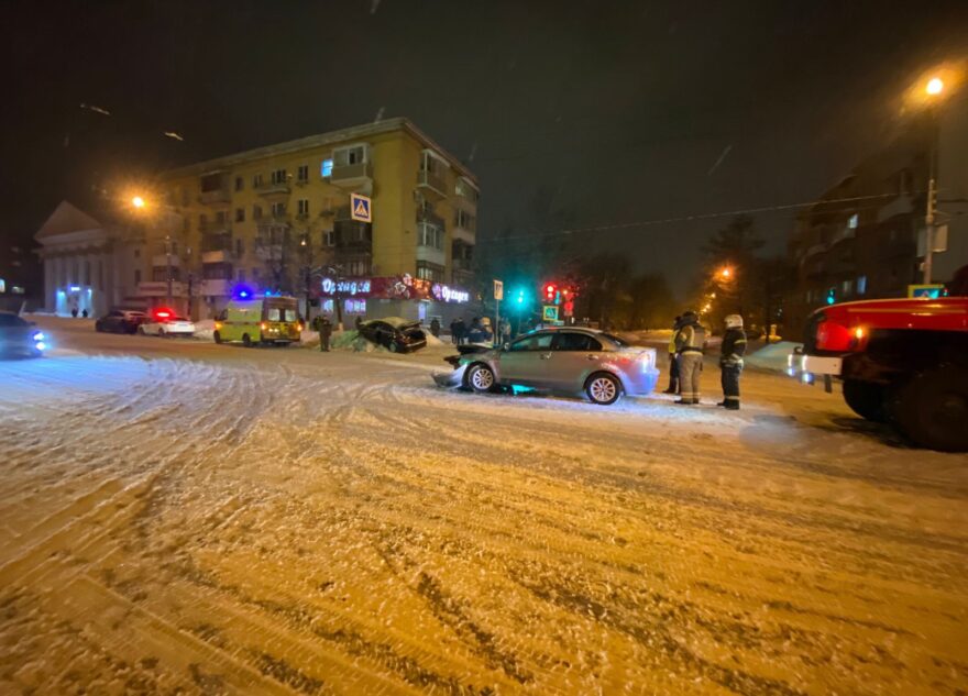 Девушки на иномарках не смогли поделить дорогу в Твери