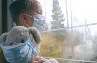 Эксперты рассказали, от кого дети чаще всего заражаются ковидом Эксперты рассказали, от кого дети чаще всего заражаются ковидом