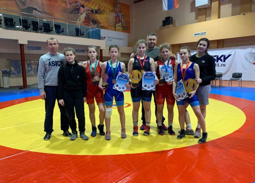 На первенстве ЦФО по женской борьбе участница из Тверской области была самой юной