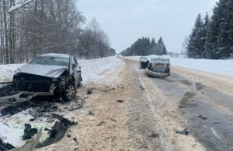 Два человека пострадали в столкновении иномарок на "встречке" в Тверской области Два человека пострадали в столкновении иномарок на "встречке" в Тверской области
