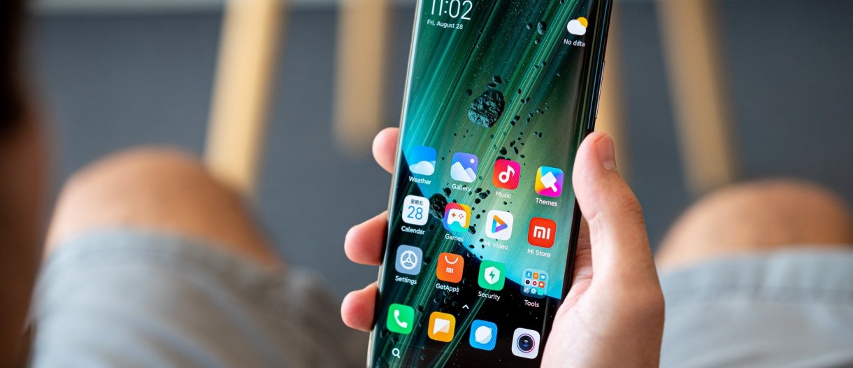 Жители Тверской области начали переходить на дорогие смартфоны с большими экранами