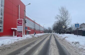 Женщина и ребёнок попали под колёса машины в Твери Женщина и ребёнок попали под колёса машины в Твери