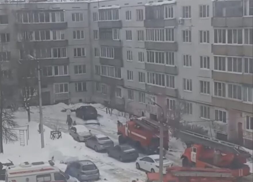 В Твери на устранение короткого замыкания приехали 3 пожарные машины и "скорая" В Твери на устранение короткого замыкания приехали 3 пожарные машины и "скорая"