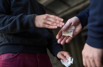 Житель Тверской области продал наркотик не тому человеку и сел