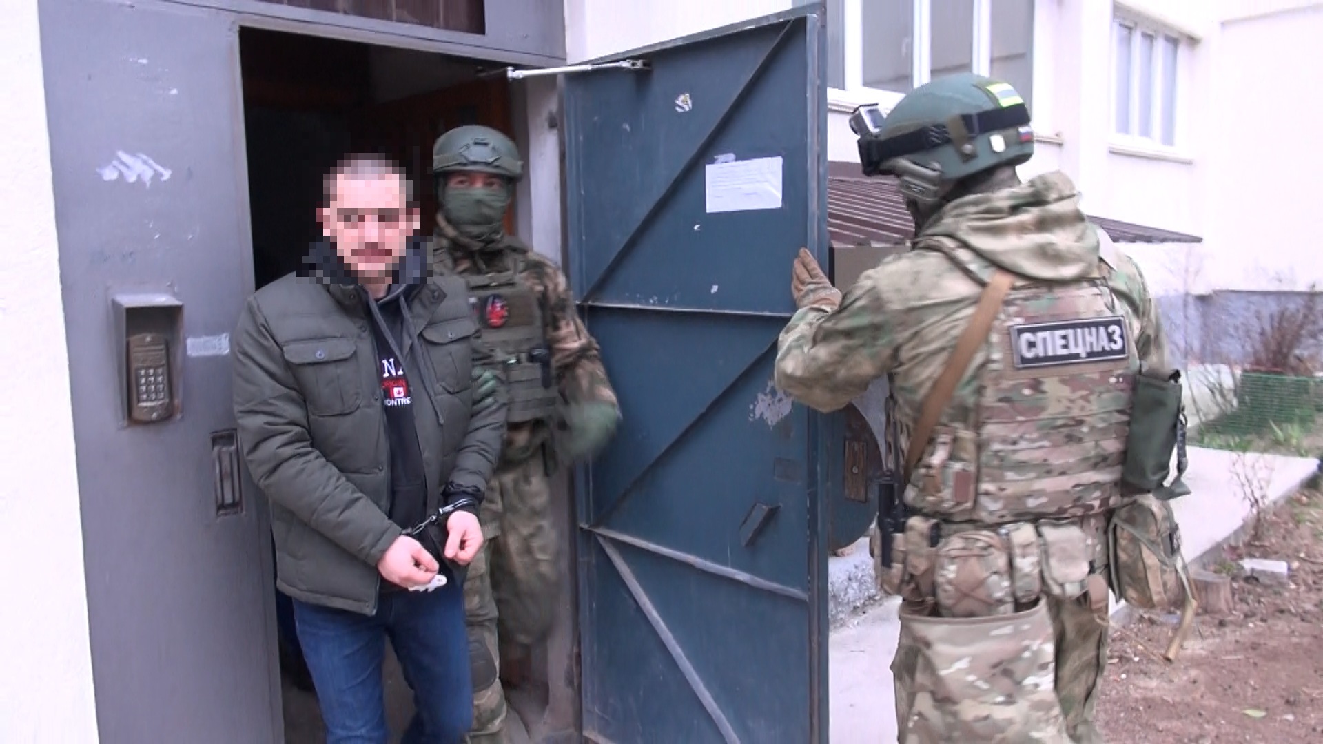 В Севастополе оперативно задержали неадеквата, ударившего пенсионера за наклеенную букву «Z»