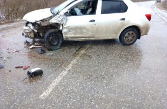 Два человека пострадали в столкновении двух "Рено" в Тверской области