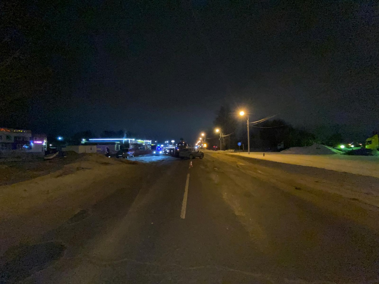 Ночью в Твери столкнулись иномарка и Урал, есть пострадавший