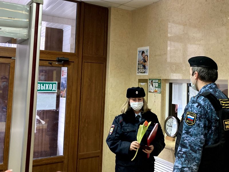 Тверские судебные приставы пожелали женщинам весны в душе